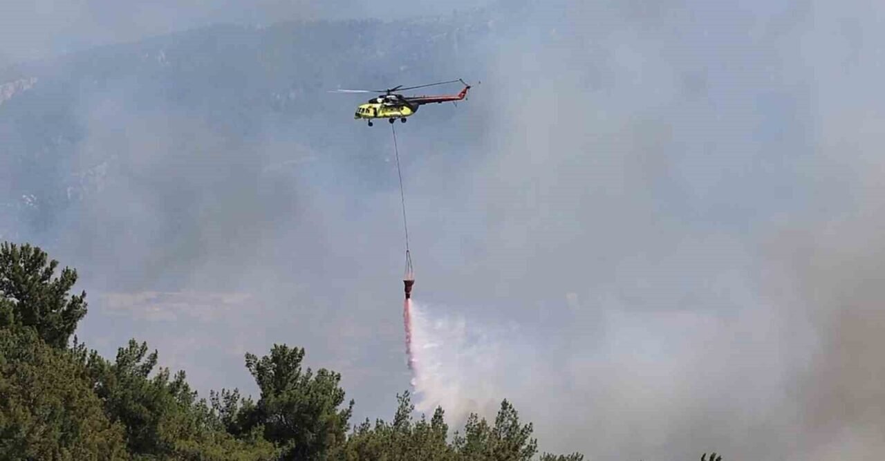 Bornova’daki yangın büyüdü; 8 uçak ve 17 helikopterle müdahale sürüyor