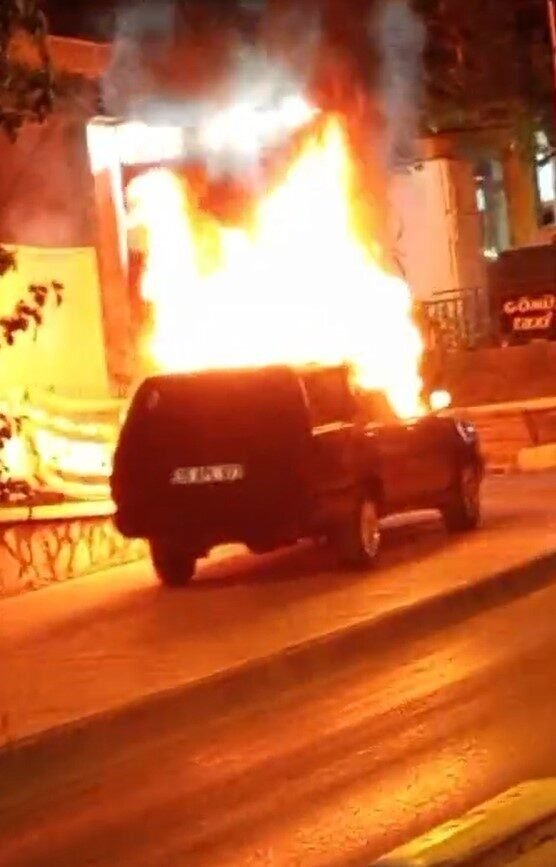 Boşanmak isteyen karısının aracını kundakladı