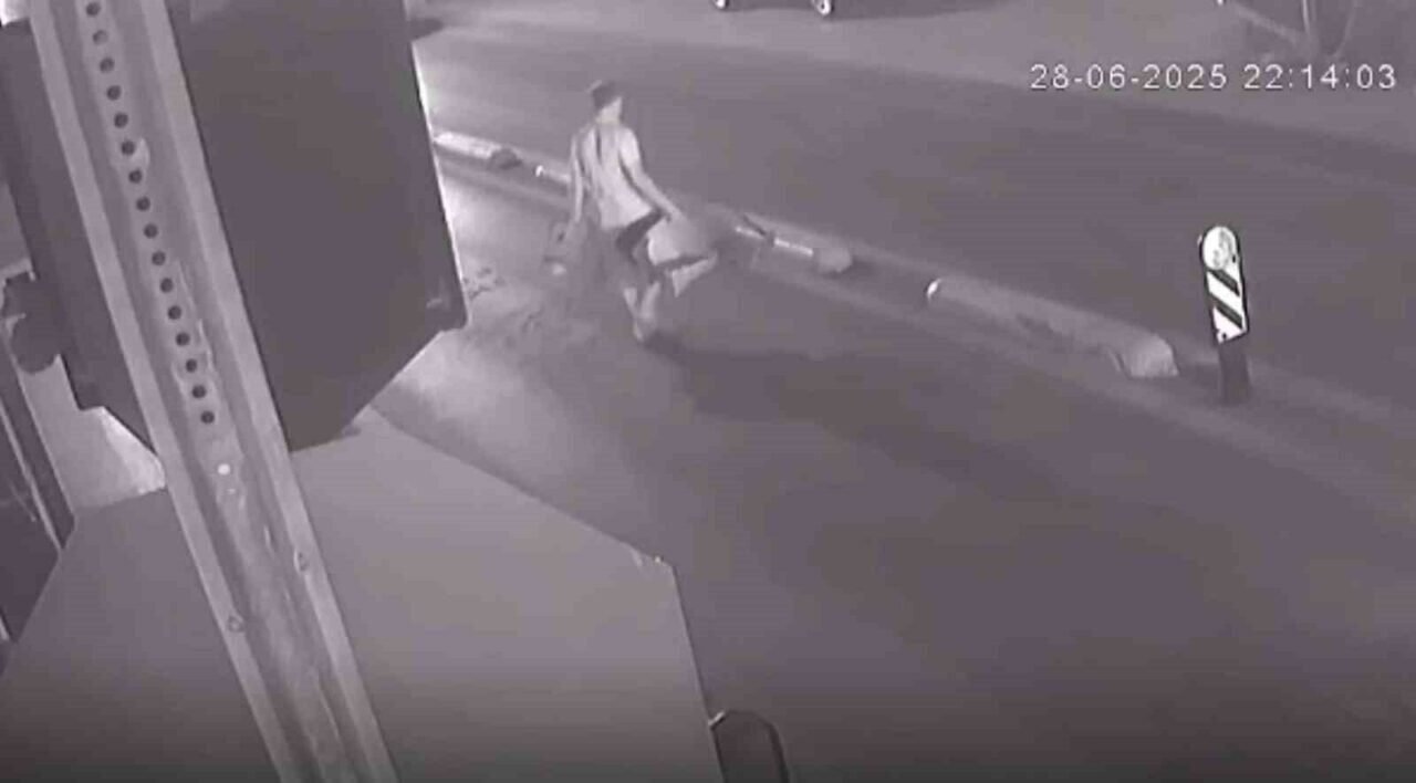 Boşanmak isteyen karısının aracını kundakladı