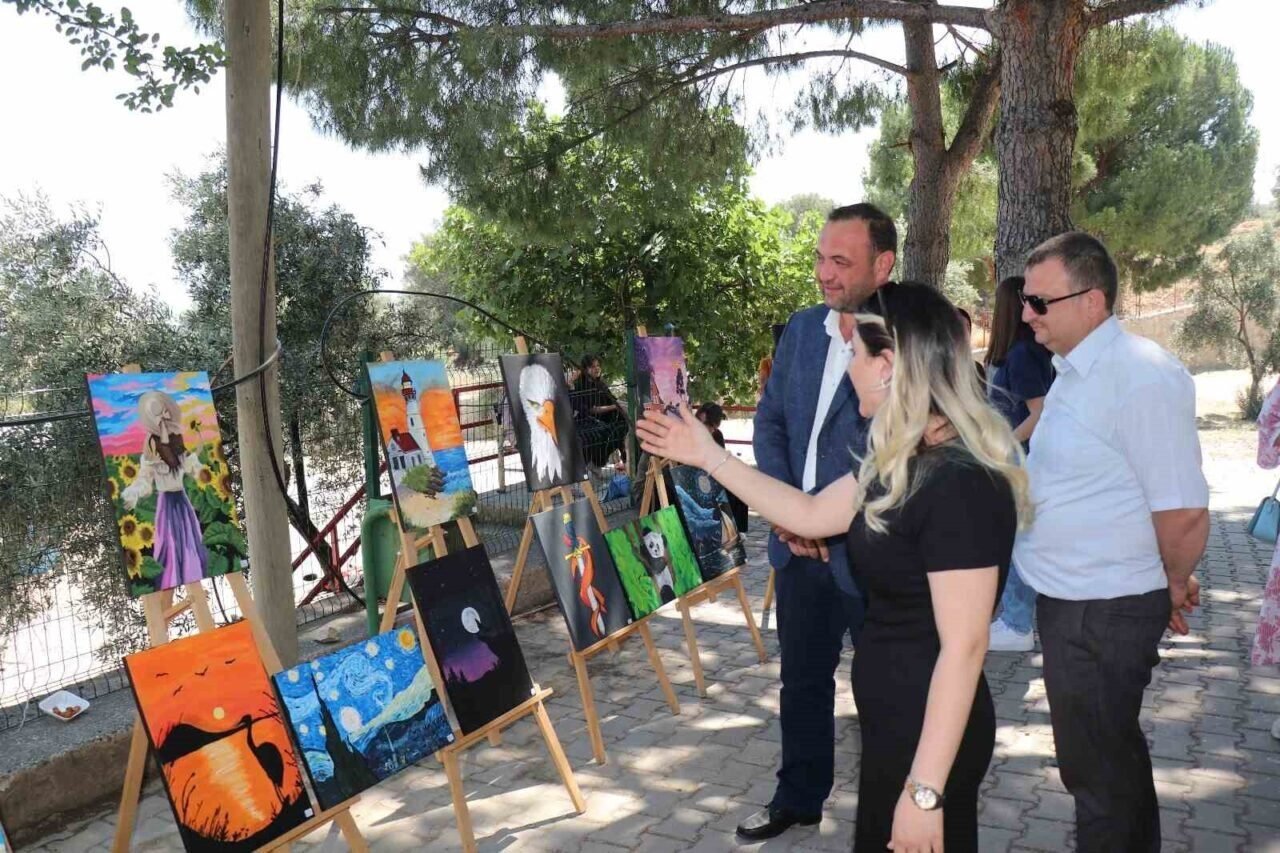 Bozdoğan’da minik ressamlar hünerlerini sergiledi