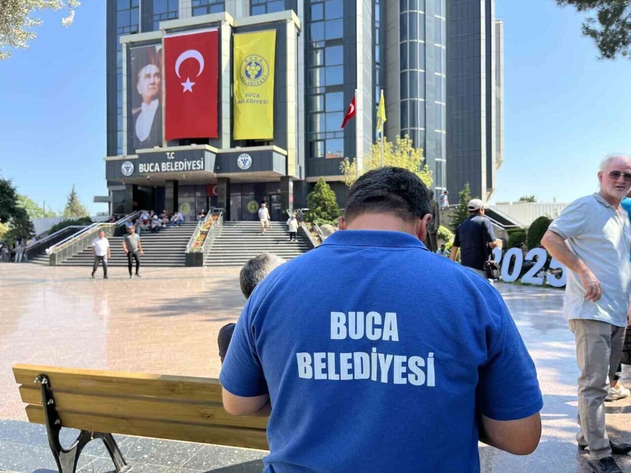 Buca Belediyesi çalışanları iş bırakma eyleminde