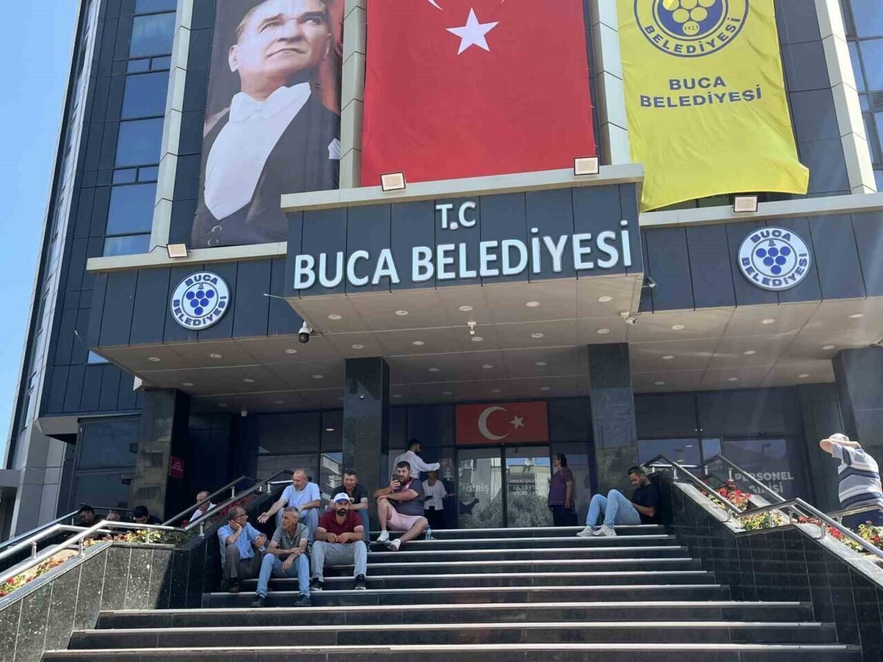 Buca Belediyesi çalışanları iş bırakma eyleminde