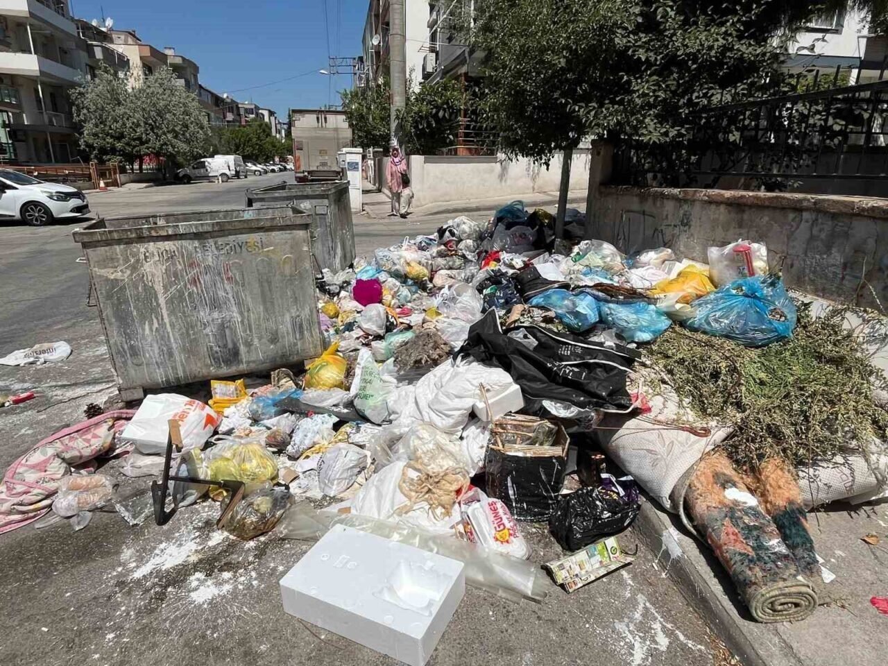 Buca sokaklarında çöpler hastalık yayacak boyuta geldi, vatandaş tedirgin
