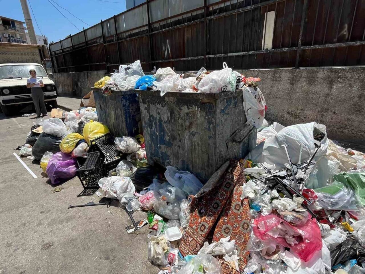 Buca’da işçi eyleminin üçüncü günü: Sokaklar çöp koktu, vatandaş isyan etti