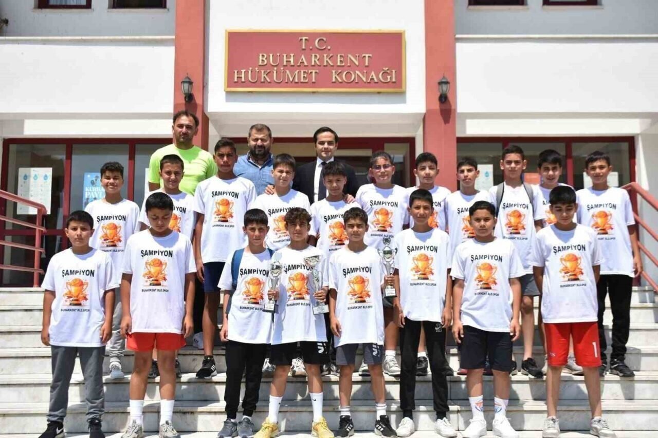 Buharkent’te U13 Takımı namağlup şampiyon oldu Buharkent’te U13 Takımı namağlup şampiyon oldu
