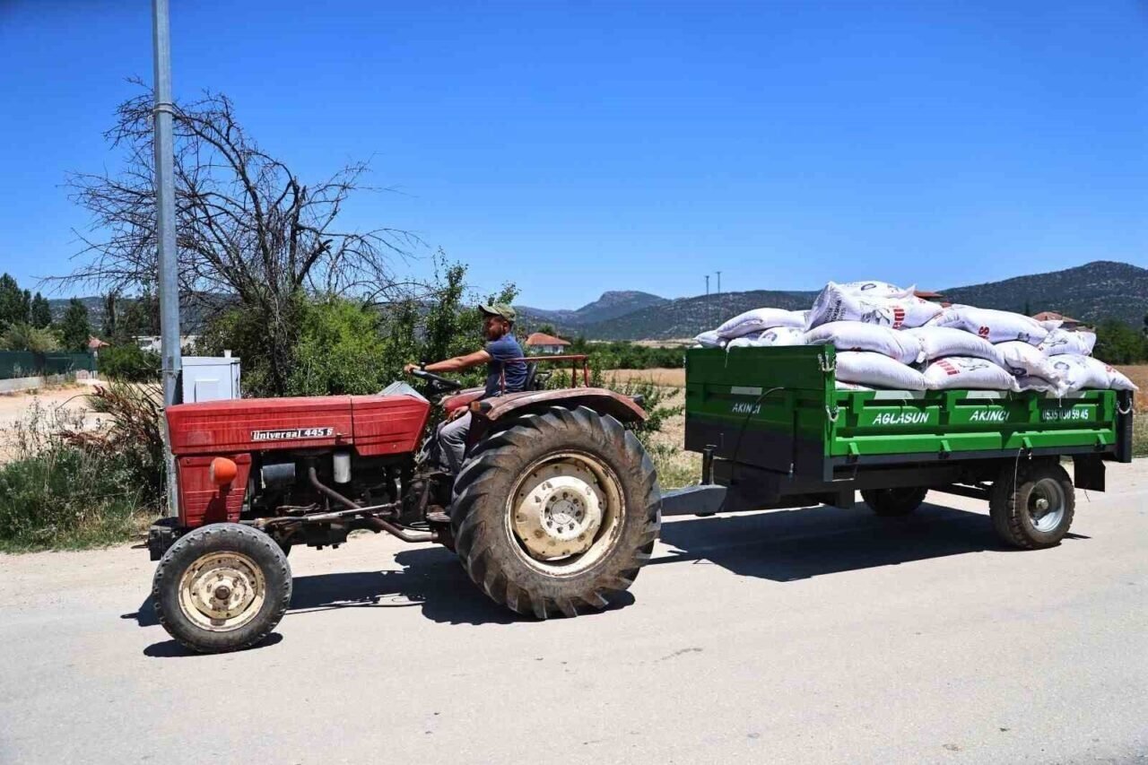 Büyükşehir’den yem desteğiyle süt üretimine güçlü katkı