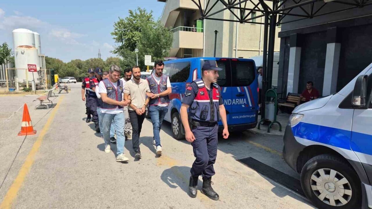 Çalıştığı işyerini soydu, patronuna ölüm tehditli not bıraktı