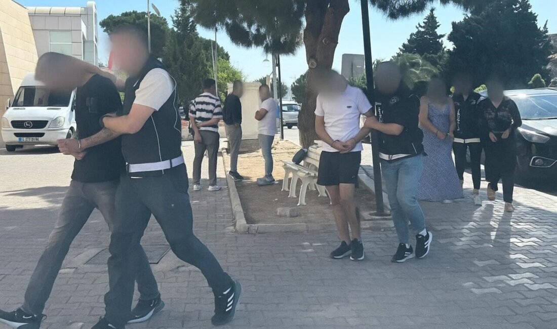 İzmir’in Çeşme ilçesinde satışa hazır çok miktarda kokain ele geçirilirken,