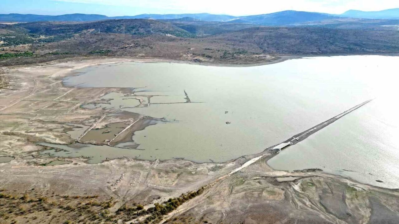 Çeşme’nin içme suyu kaynağı erimeye devam ediyor Çeşme’nin içme suyu kaynağı erimeye devam ediyor