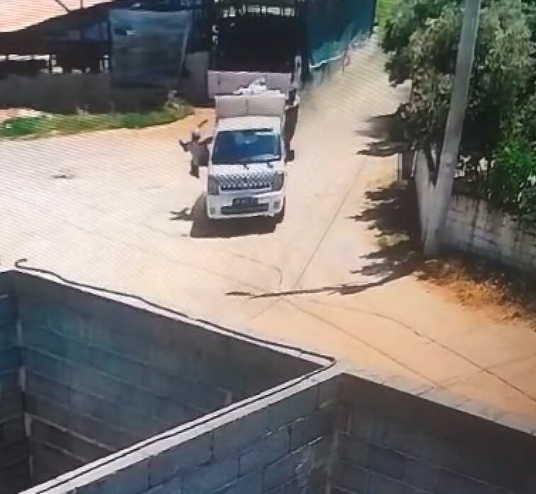 Çöp aracından düşen belediye işçisi hayatını kaybetti