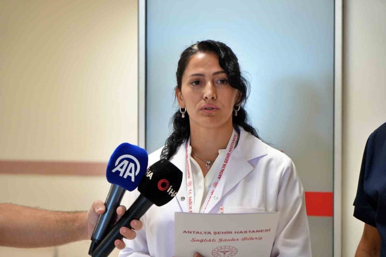 Darp sonucu hayatını kaybeden oğlunun bağışlanan kalbini, dua ederek uğurladı