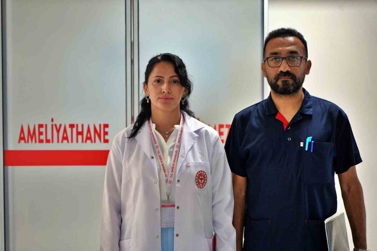 Darp sonucu hayatını kaybeden oğlunun bağışlanan kalbini, dua ederek uğurladı