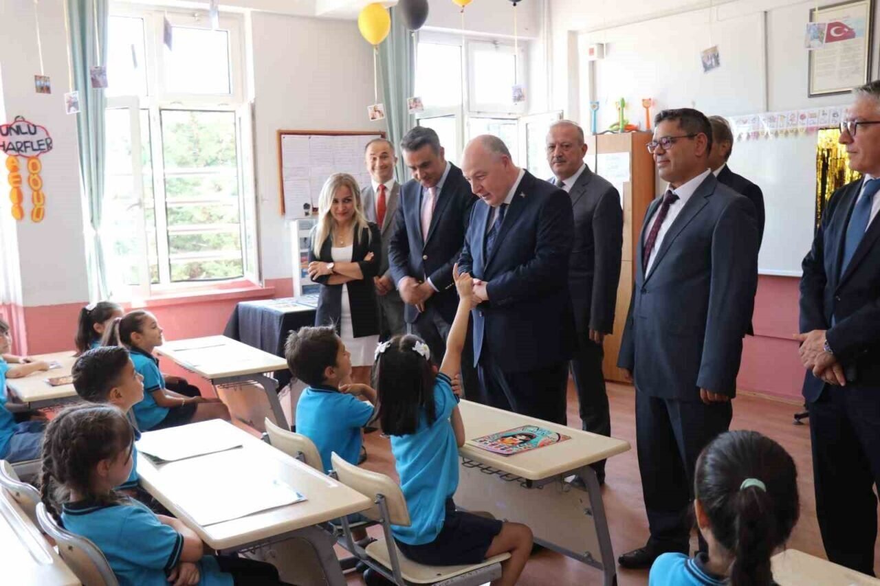 Denizli’de 192 bin 827 öğrenci karne heyecanı yaşadı