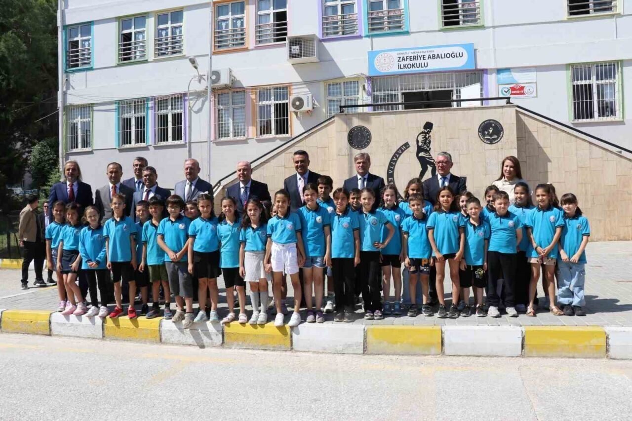 Denizli’de 192 bin 827 öğrenci karne heyecanı yaşadı
