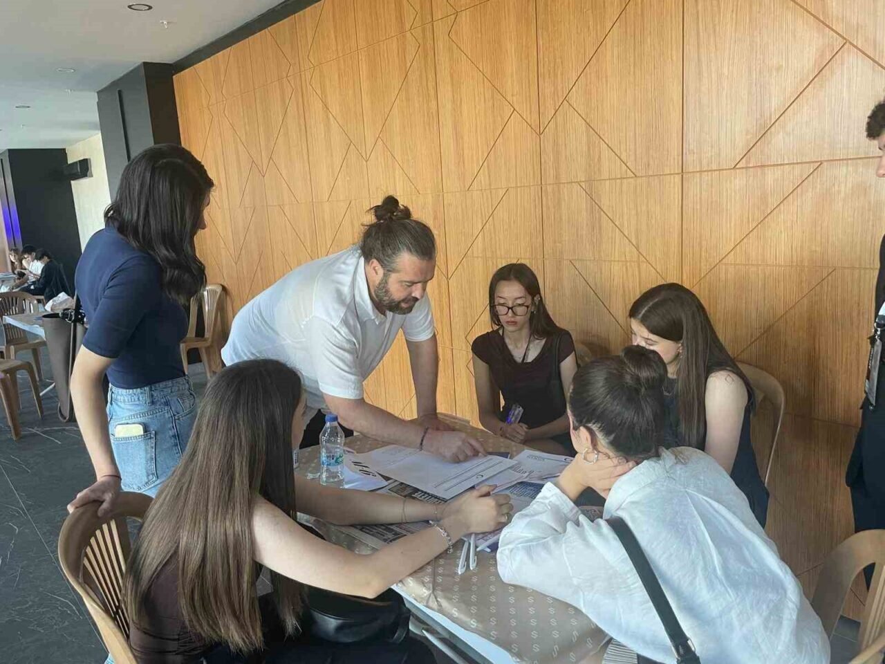 Denizli’de liseli gençler cumhuriyetin manşetlerini yazdı