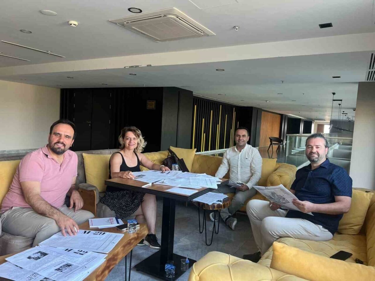 Denizli’de liseli gençler cumhuriyetin manşetlerini yazdı
