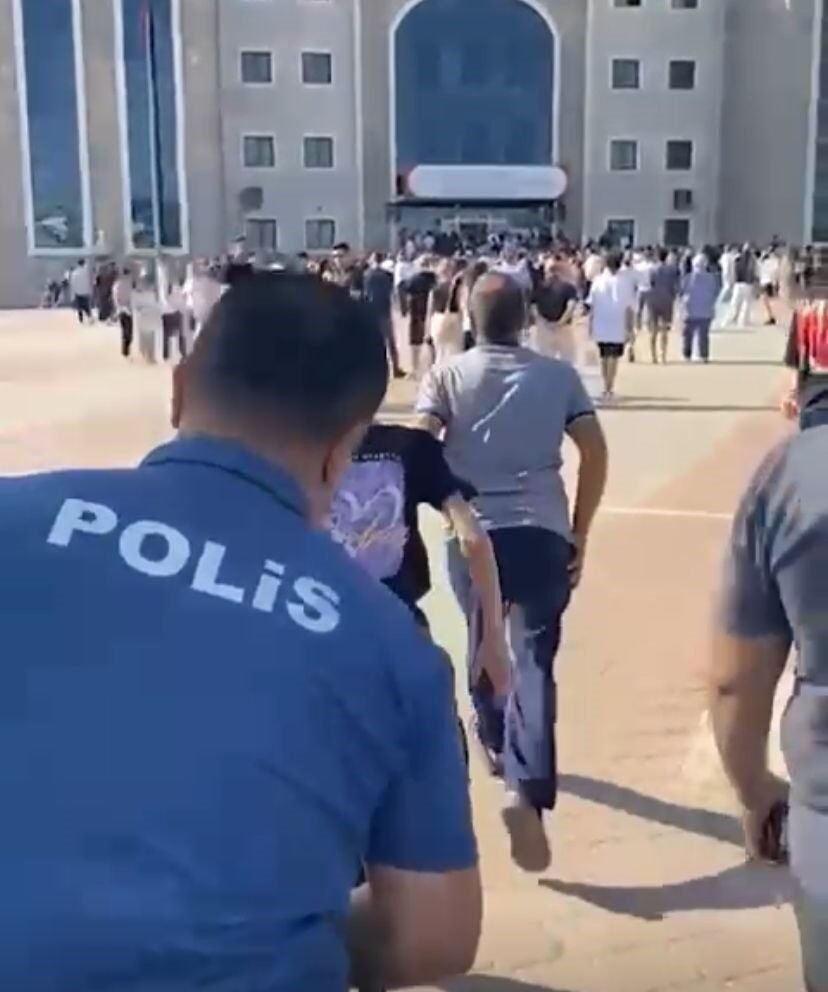 Denizli’de sınava geç kalan öğrencilerin imdadına polisler yetişti