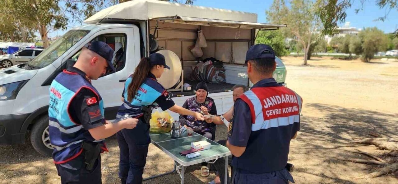 Didim’de jandarma ekipleri vatandaşları orman yangınlarına karşı bilinçlendirdi