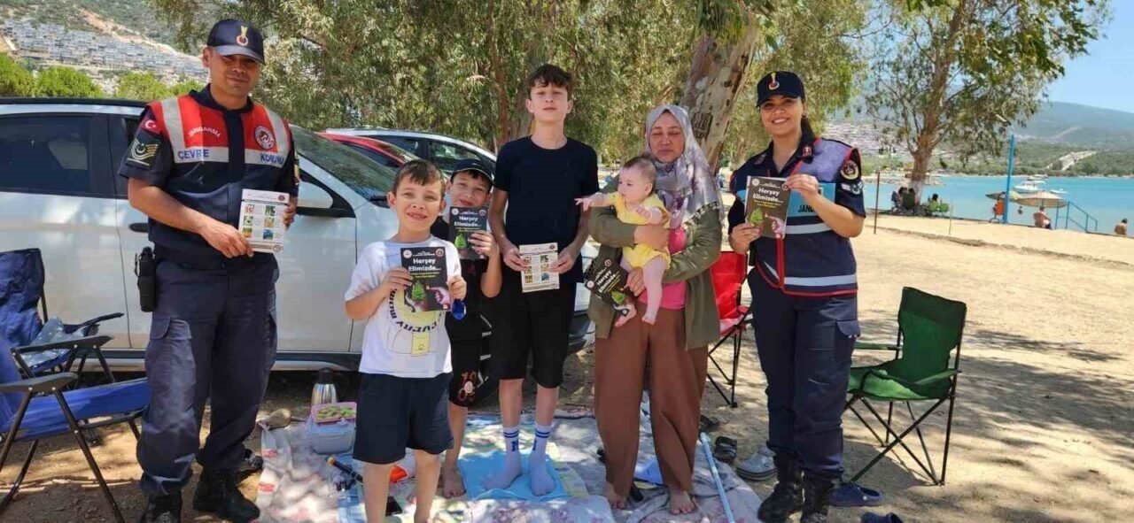 Didim’de jandarma ekipleri vatandaşları orman yangınlarına karşı bilinçlendirdi