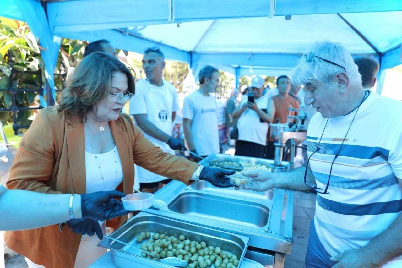 Didim’de merhum başkan Zeyrek için lokma hayrı gerçekleştirildi