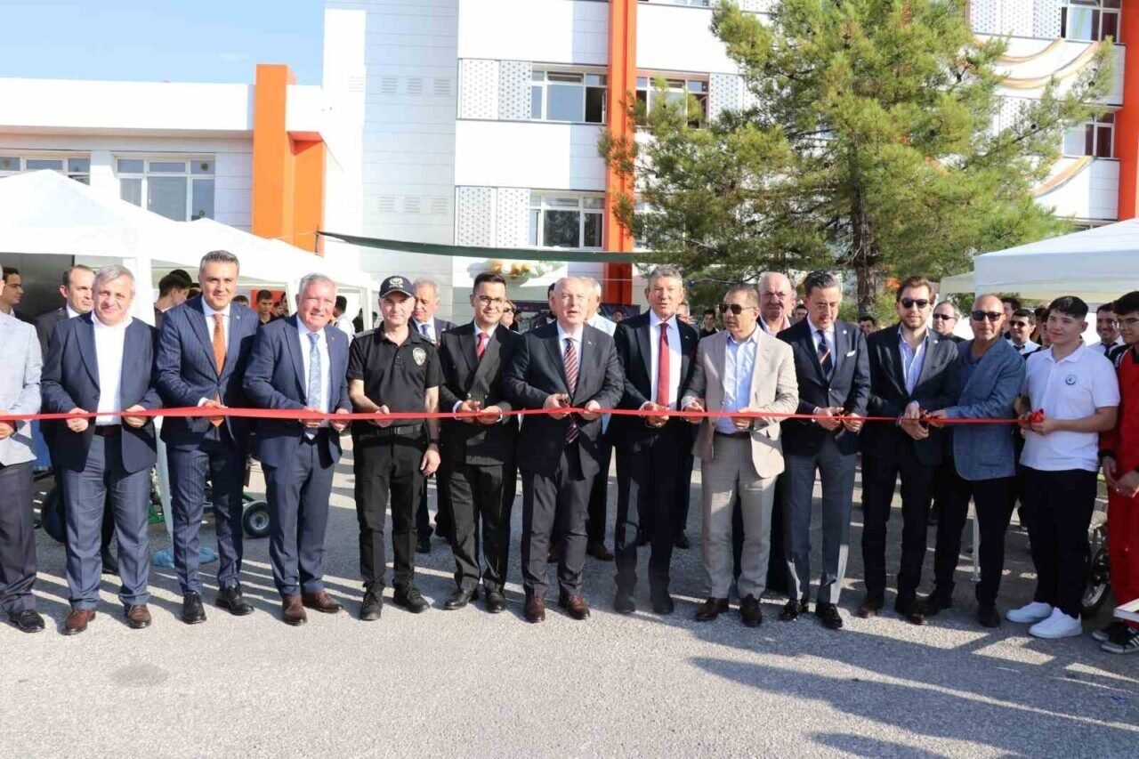 DOSTEK Koleji mezunlarının yüzde 88’i kendi alanlarında istihdam ediliyor