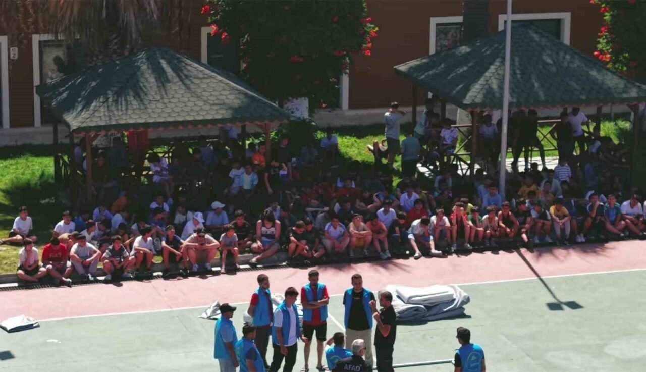 Efeler Gençlik Kampı’nda buluştular