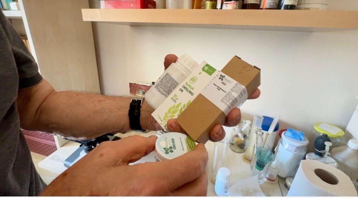 Evinin bir odasını labaratuvar haline getirdi, araştırmalarına ara vermedi