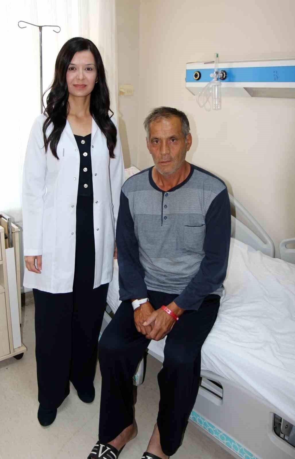 Felçli geldiği hastaneden yürüyerek çıktı
