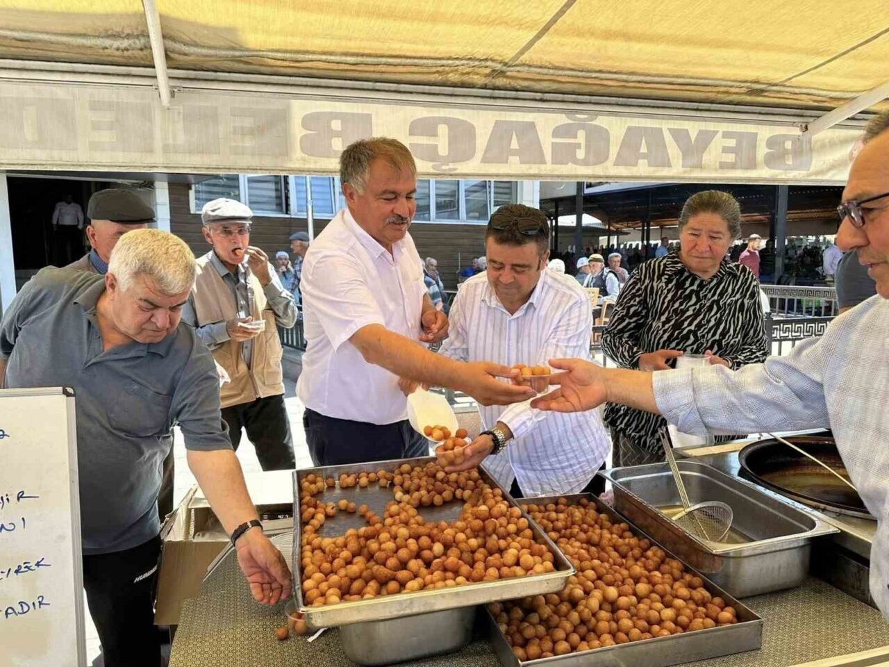 Ferdi Zeyrek’i unutmayan Başkan Pütün, öğrencilerinin mutluluğuna ortak oldu