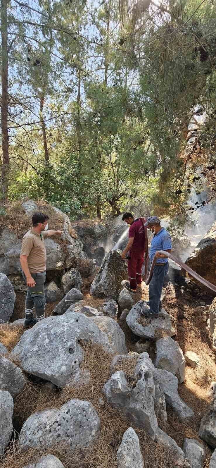 Finike’deki orman yangını kontrol altına alındı