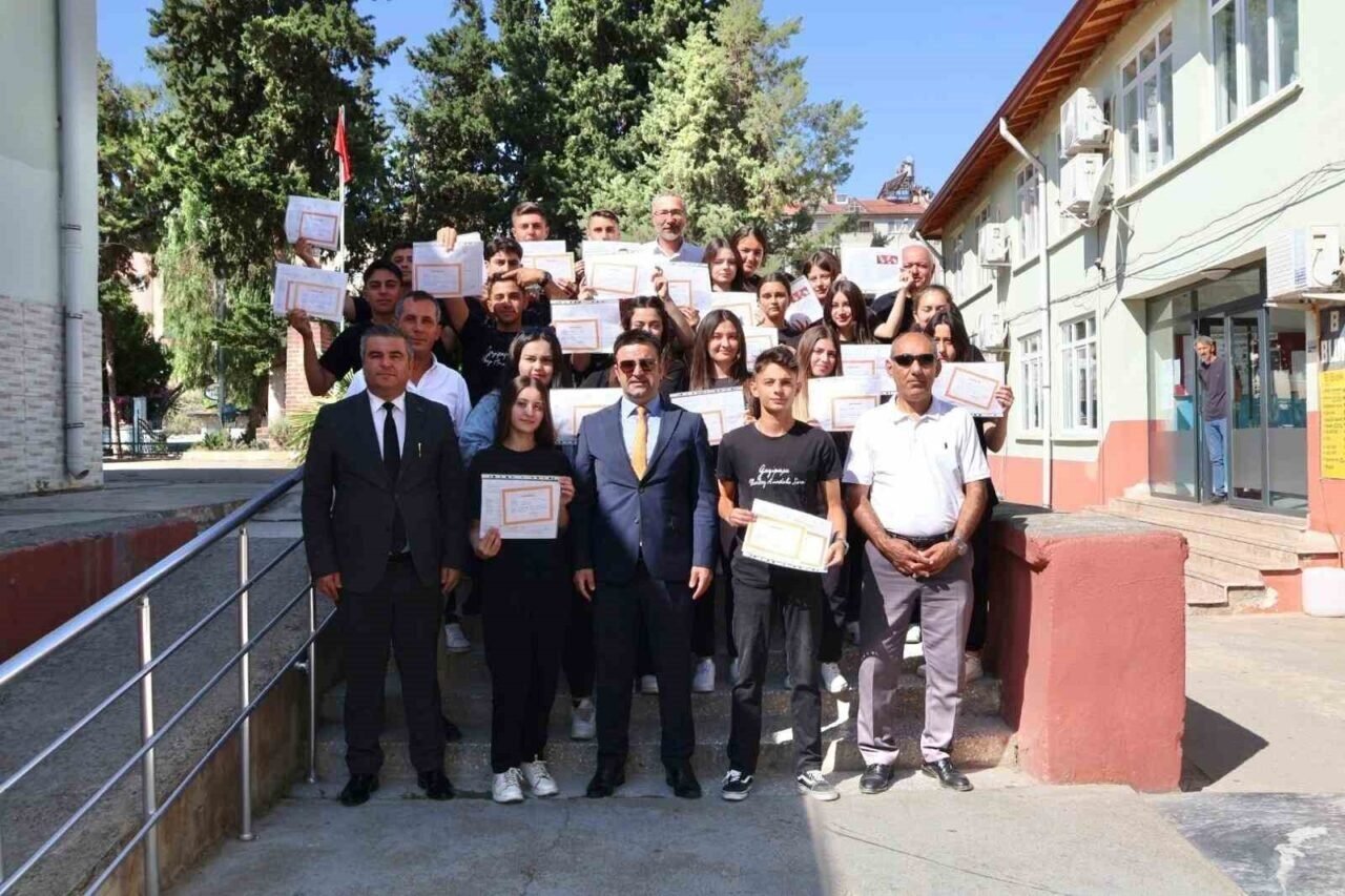 Gazipaşa’da 9 bin 239 öğrenci karne aldı Gazipaşa’da 9 bin 239 öğrenci karne aldı