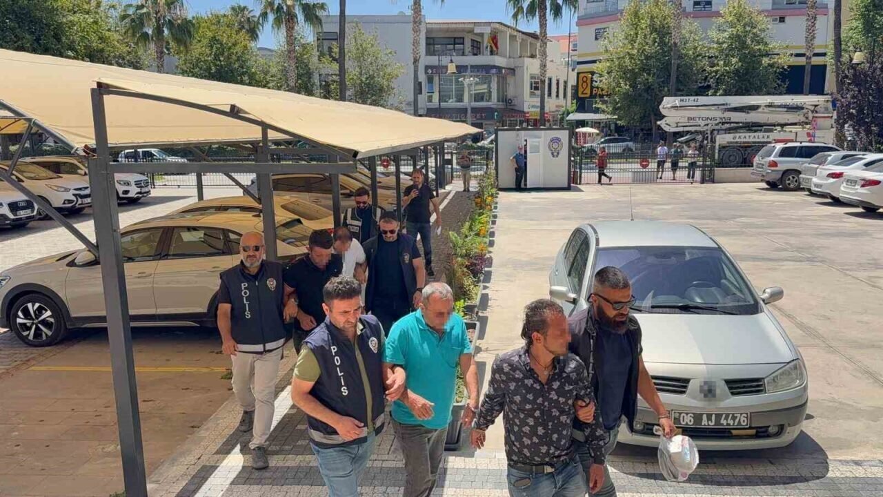 Gazipaşa’da çeşitli suçlardan gözaltına alınan 4 kişiden 3’ü tutuklandı Gazipaşa’da çeşitli suçlardan gözaltına alınan 4 kişiden 3’ü tutuklandı
