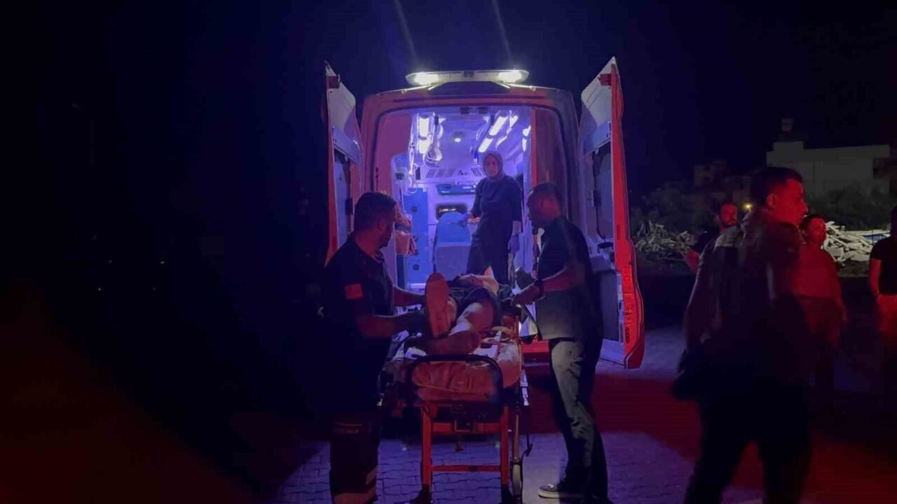 Gazipaşa’da motosiklet park halindeki otomobile çarptı: 1 ağır yaralı Gazipaşa’da motosiklet park halindeki otomobile çarptı: 1 ağır yaralı