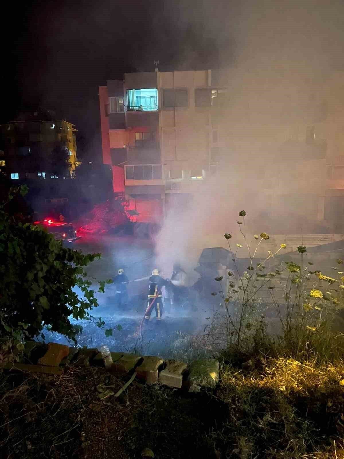 Gazipaşa’da park halindeki kamyon alev alev yandı