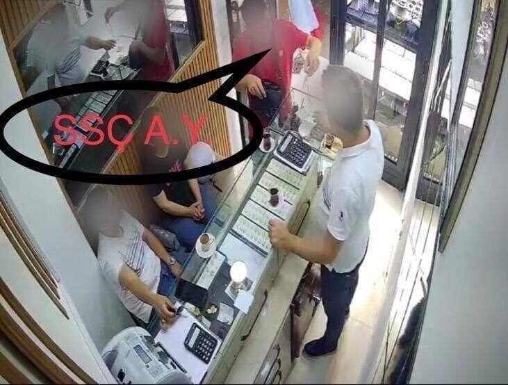 Denizli’de düğün hazırlığı yapan çiftin, düğünde takmak için eve bıraktığı