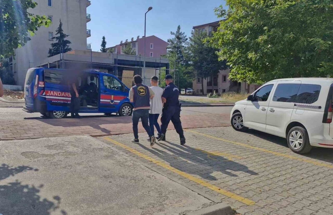 Genç çifte düğün öncesi büyük şok; Eve bıraktıkları 850 bin liralık takıları bir çocuk tarafından çalındı