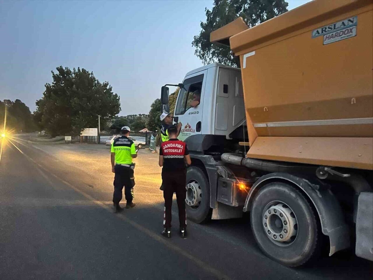 Germencik’te Jandarmadan şok yol ve asayiş uygulaması