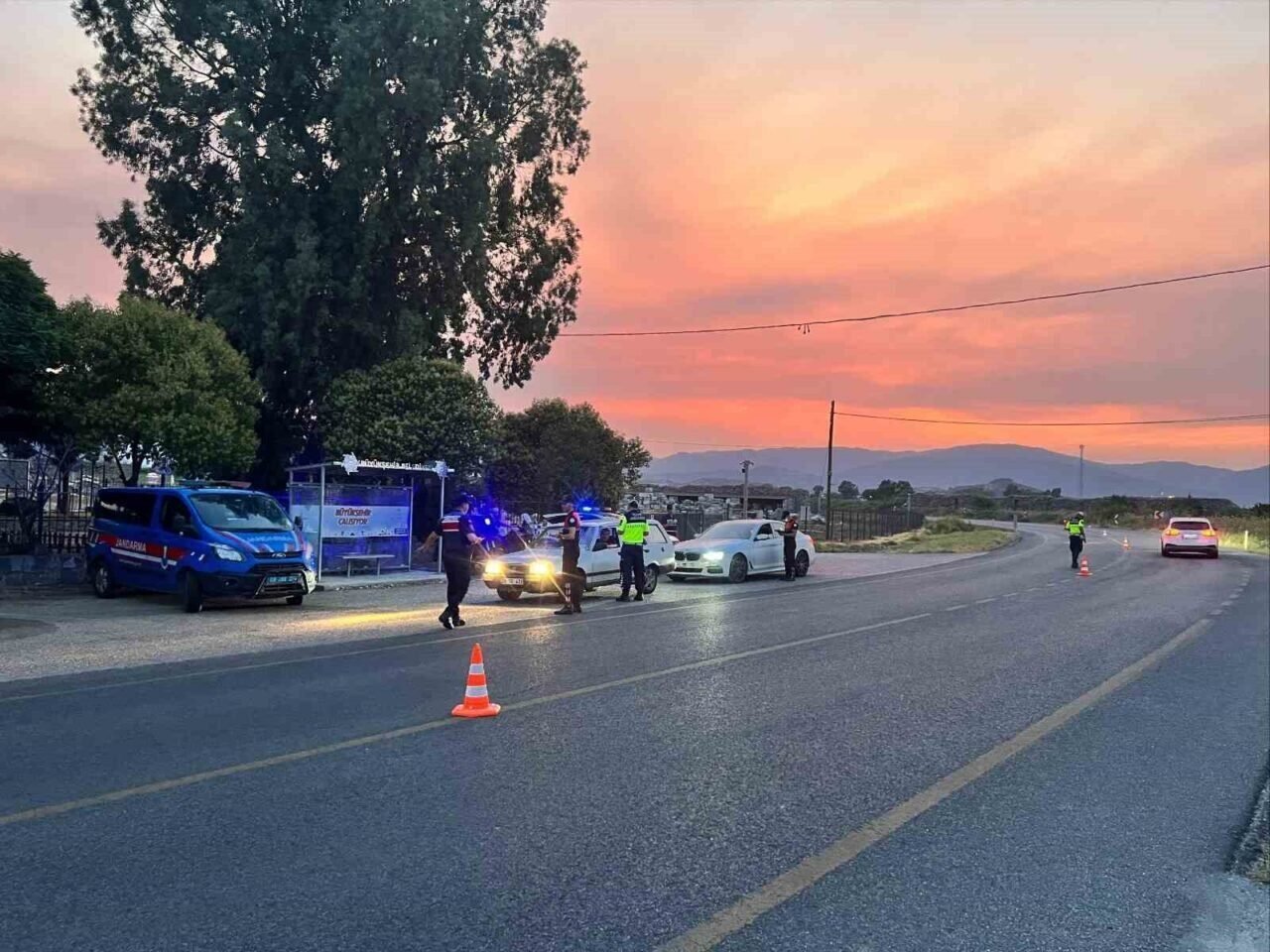 Germencik’te Jandarmadan şok yol ve asayiş uygulaması