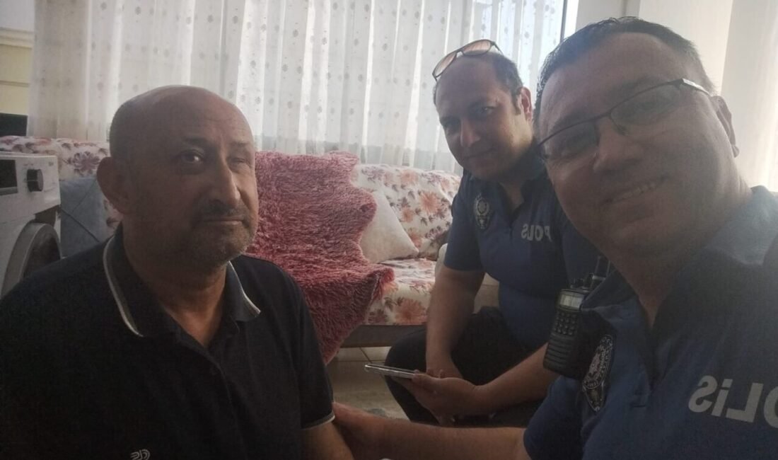 Aydın’ın Efeler ilçesinde yalnız yaşayan görme engelli vatandaş, banka işlemlerini