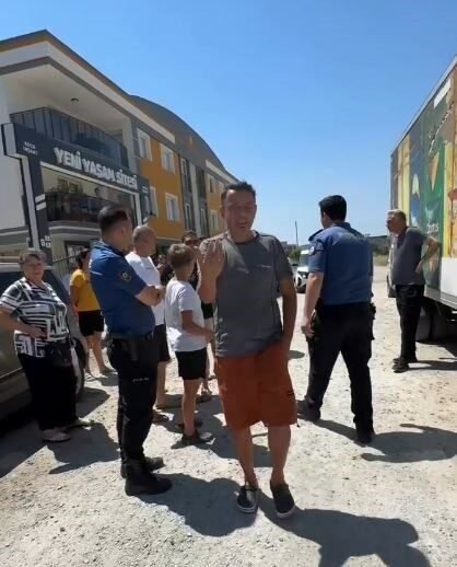 Habere giden gazeteciler haber oldu: Polisin gözü önünde gazeteciler gaspa uğradı