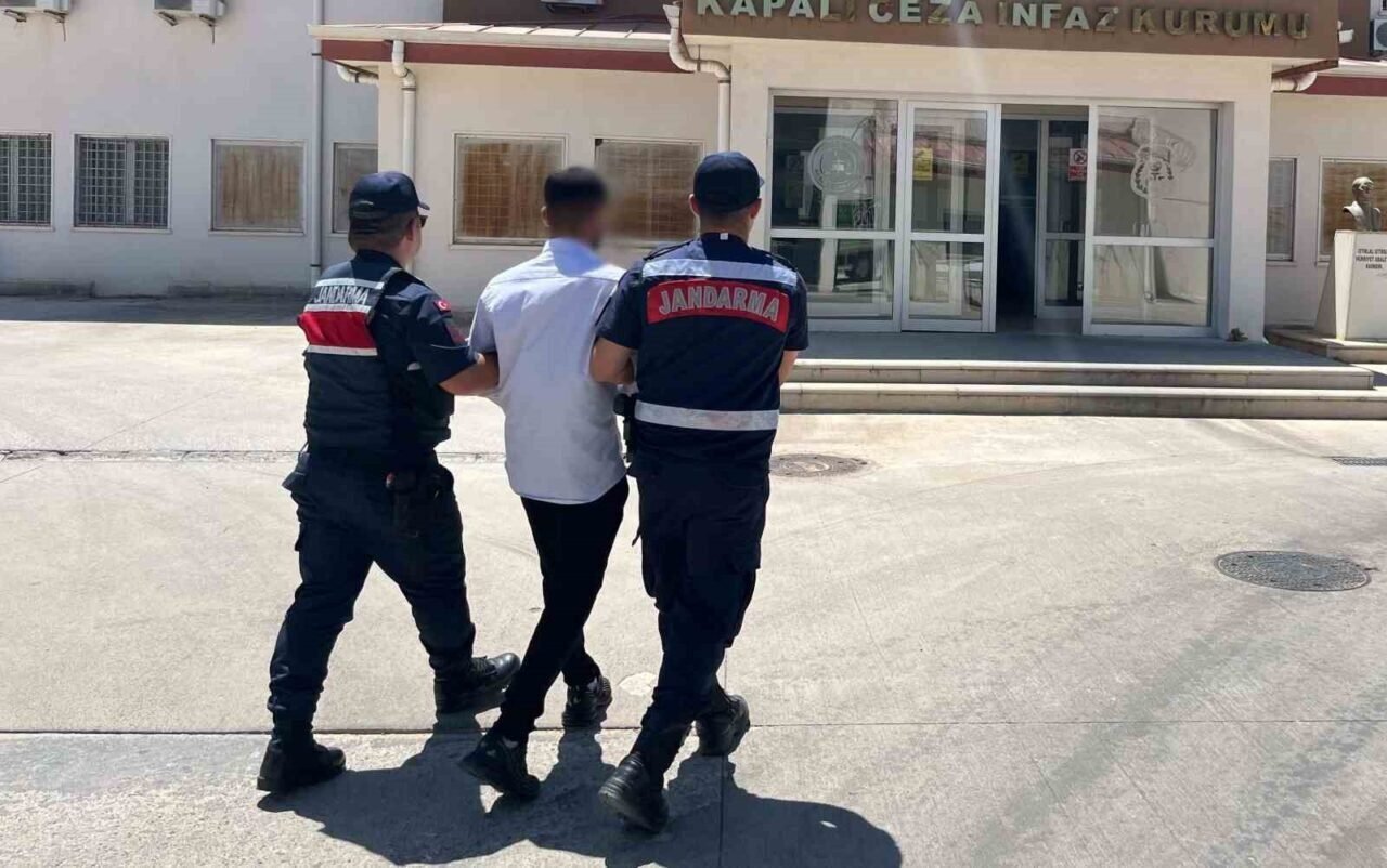 Hakkında 7 yıl hapis cezası bulunan JASAT’a takıldı Hakkında 7 yıl hapis cezası bulunan JASAT’a takıldı