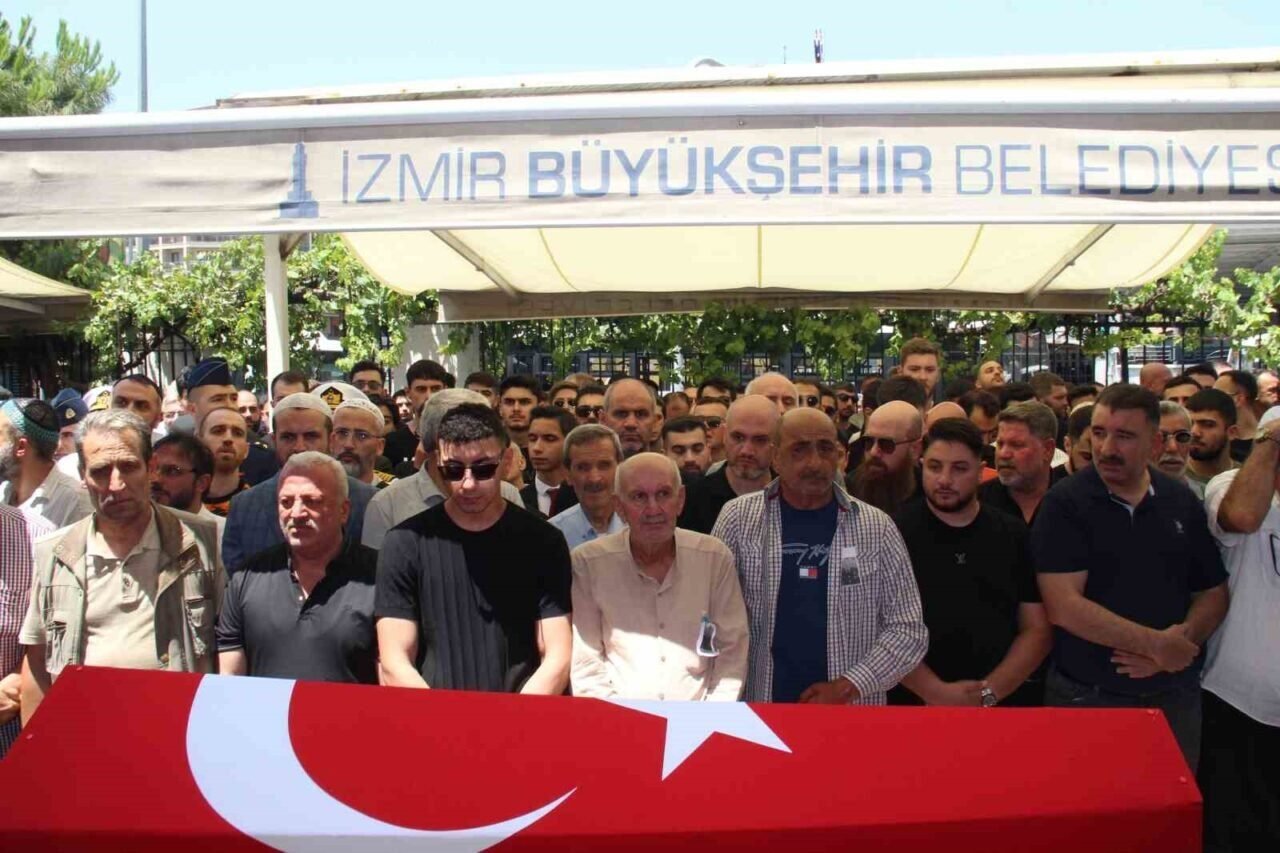 Hayatını kaybeden astsubay İzmir’de son yolculuğuna uğurlandı