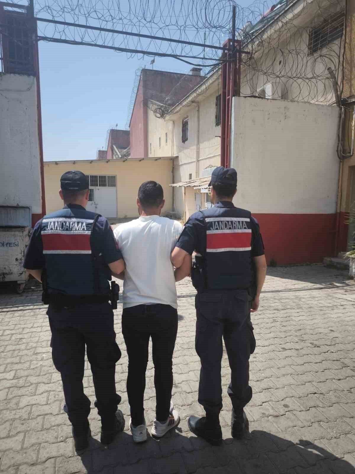 Hırsızlı suçundan aranan şahıs Germencik’te yakalandı Hırsızlı suçundan aranan şahıs Germencik’te yakalandı