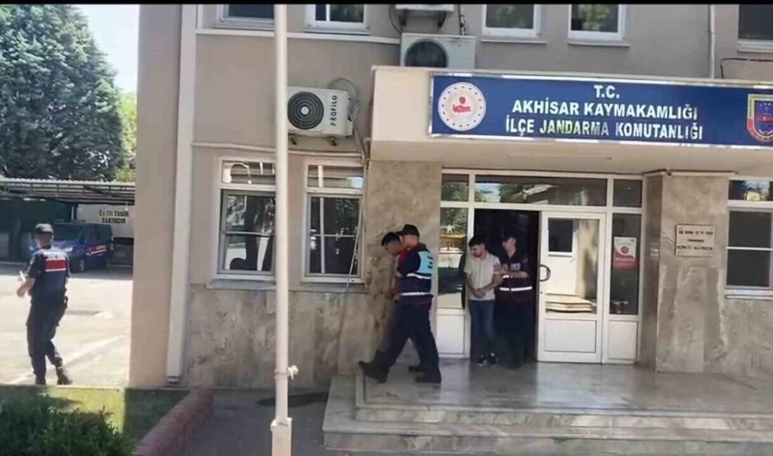 Hırsızlık şüphelileri jandarmadan kaçamadı Manisa’nın Akhisar ilçesinde 2018 yılında meydana gelen araçtan hırsızlık olayı,