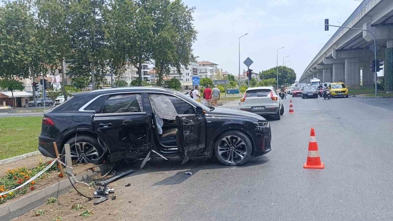Hurdaya dönen lüks araçlardan burunları bile kanamadan çıktılar