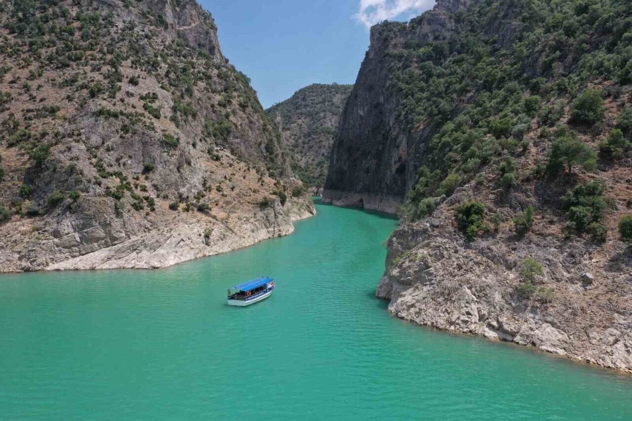 İç turizmin gözdesi: "Arapapıştı Kanyonu"