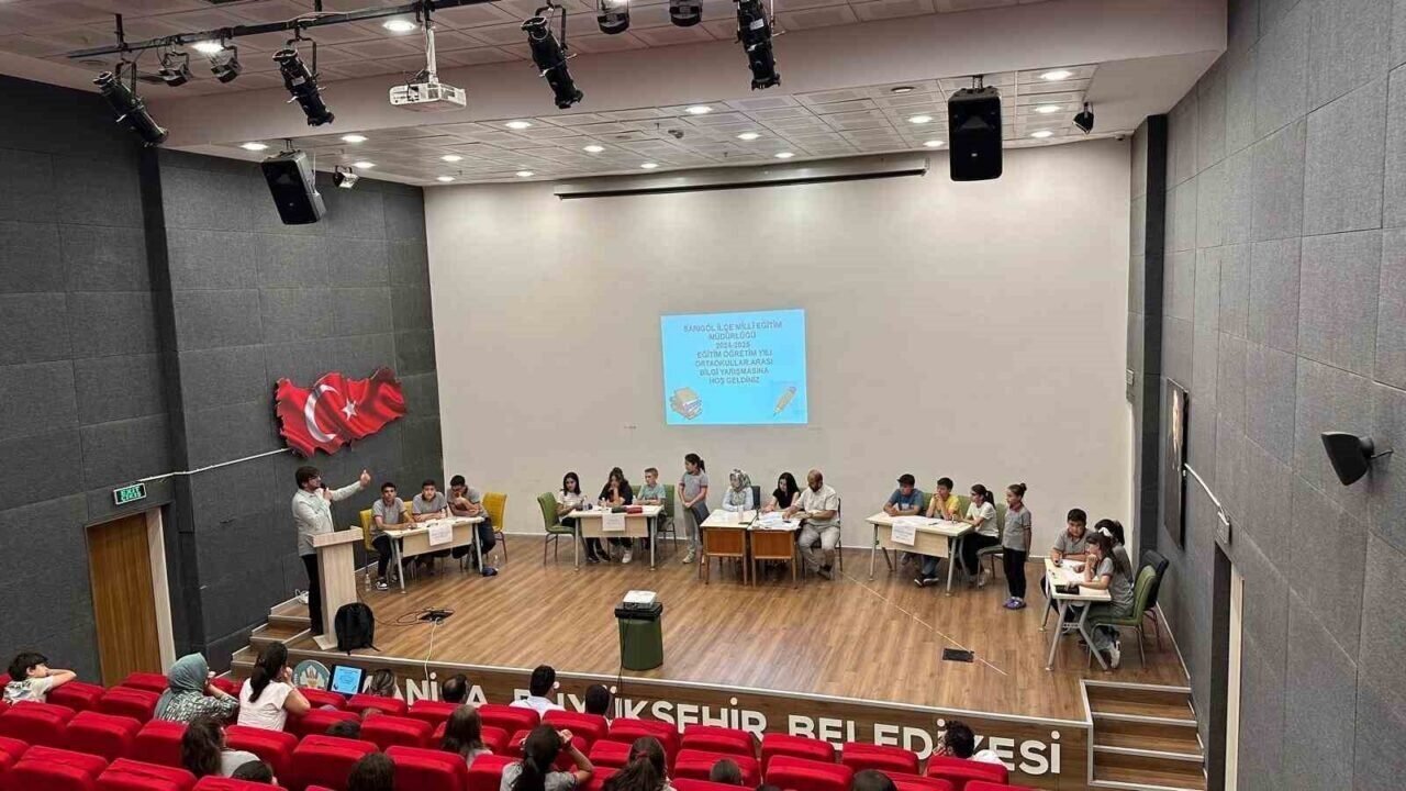 İlkokul ve ortaokullar arası bilgi yarışmalarında büyük heyecan İlkokul ve ortaokullar arası bilgi yarışmalarında büyük heyecan