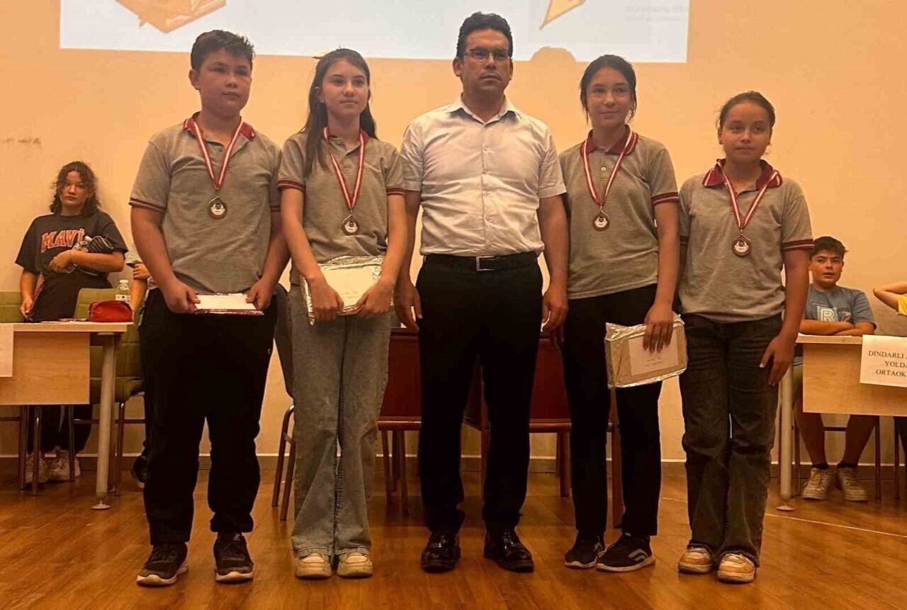 İlkokul ve ortaokullar arası bilgi yarışmalarında büyük heyecan
