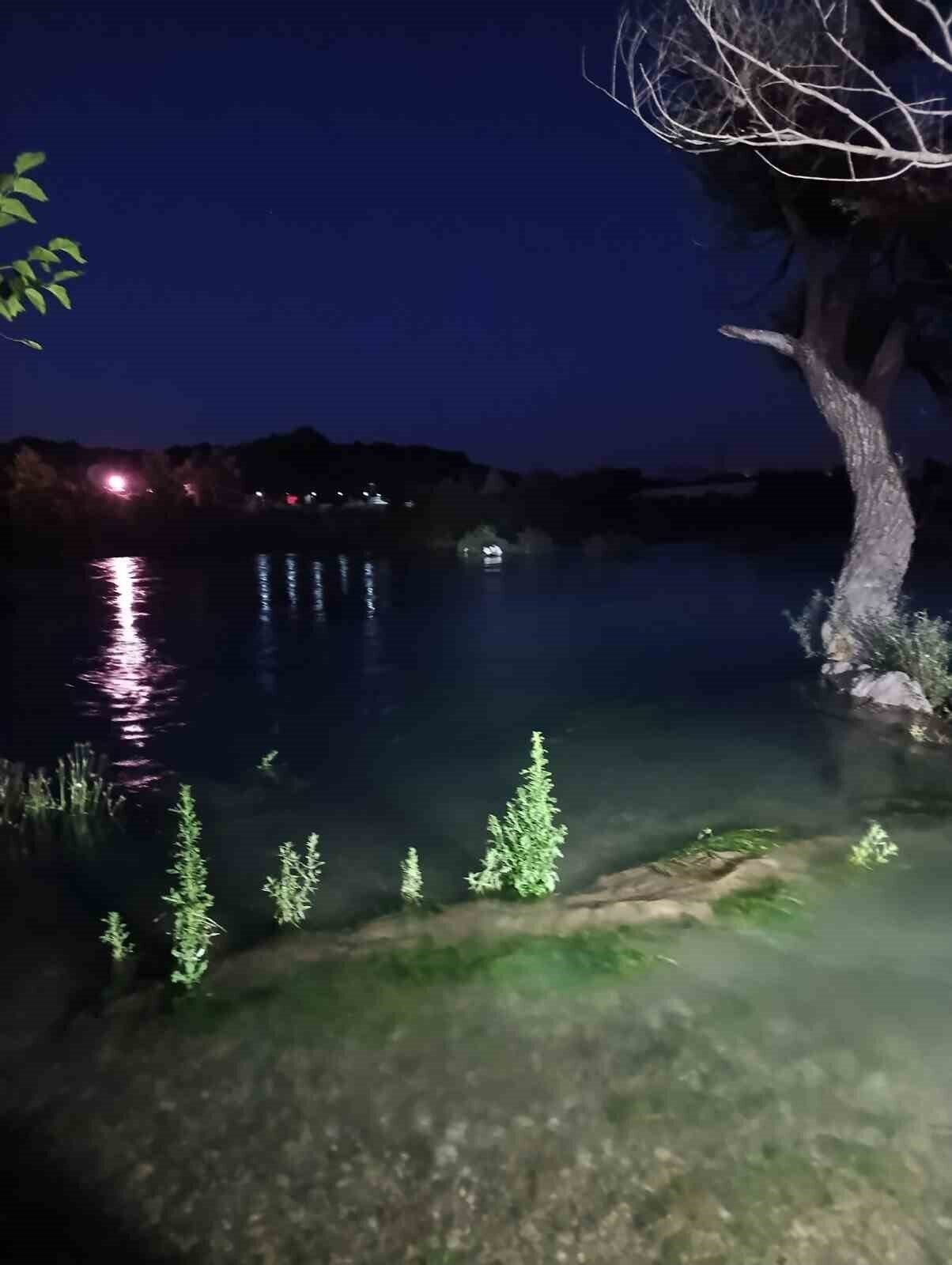 Irmaktaki adacıkta mahsur kaldılar, kurtarıldıktan sonra ceza yediler