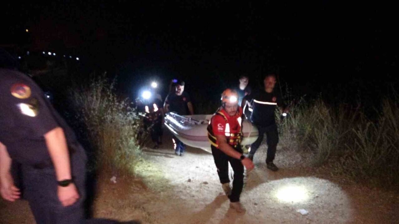 Irmaktaki adacıkta mahsur kaldılar, kurtarıldıktan sonra ceza yediler